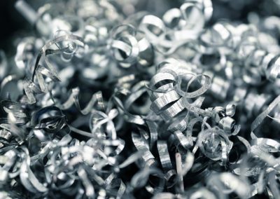 Spirale d'acier tordue issue d'un tour CNC, déchet métallique industriel