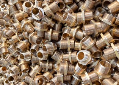 Raccords en laiton collectés pour rachat de métaux dans le Rhône